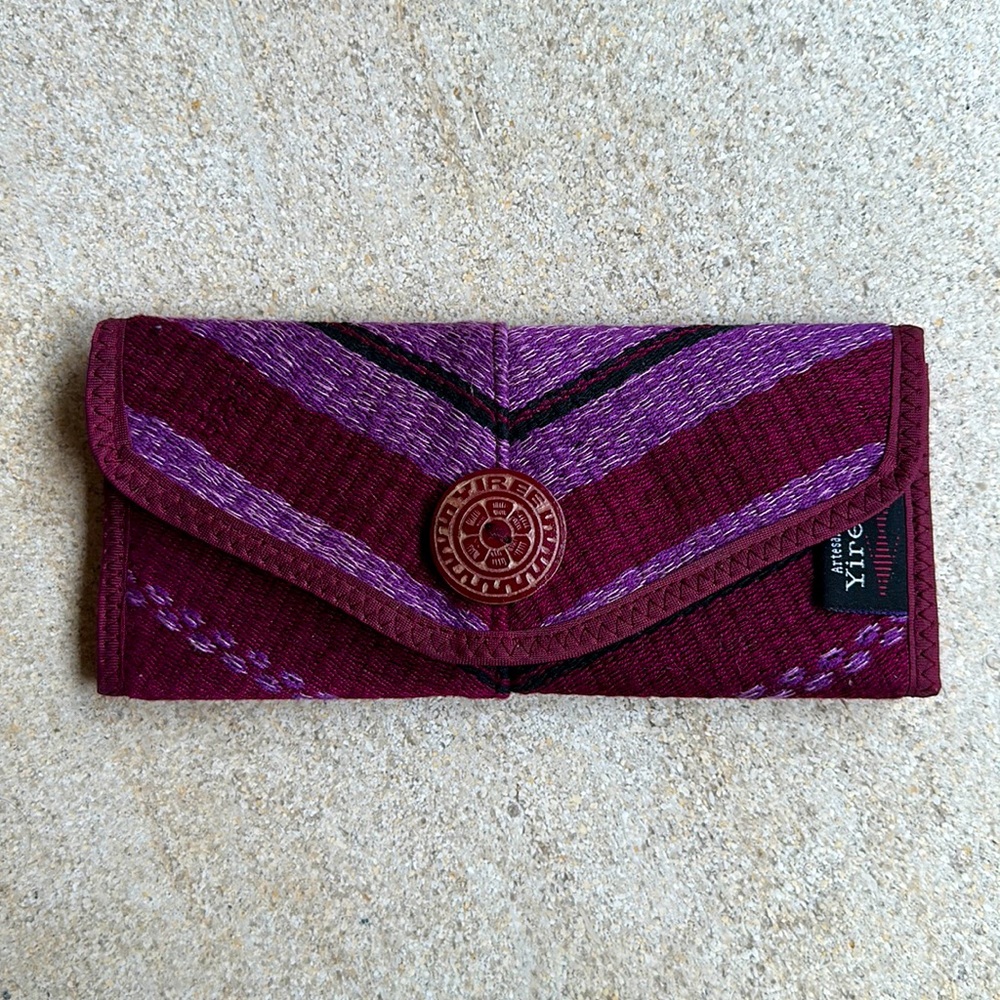 Artesanias Yiree woven cloth wallet